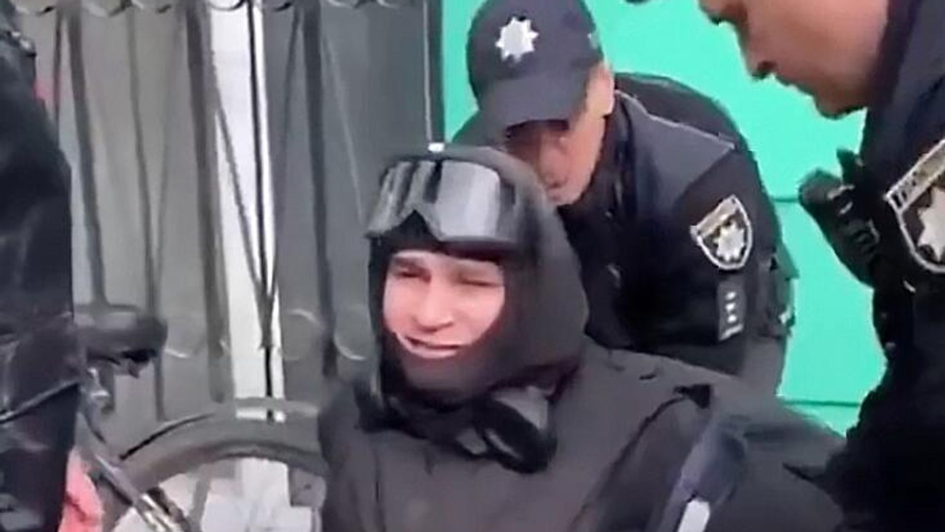 Задержание курьера в Одессе, Украина. Кадр видео Задержание курьера в Одессе, Украина. Кадр видео - РИА Новости, 1920, 30.03.2025