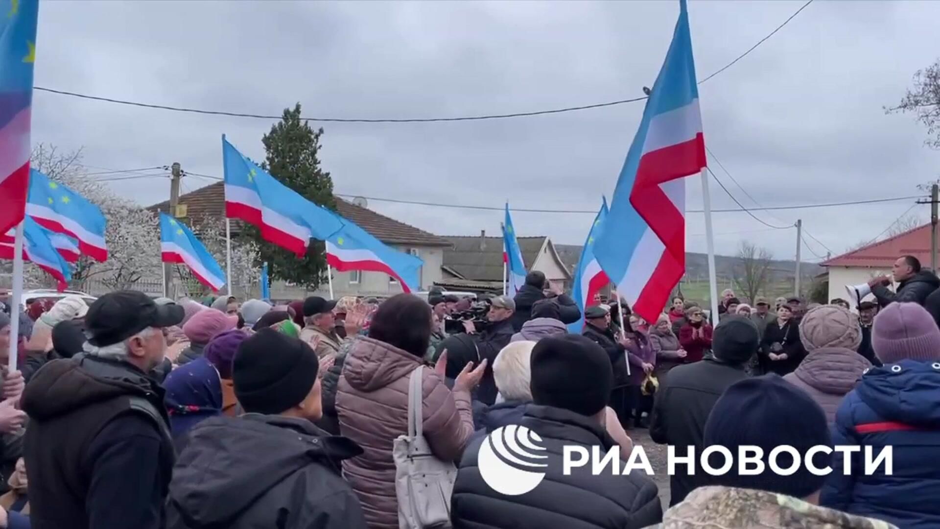 Жители Гагаузии на сходе в поддержку Гуцул - РИА Новости, 1920, 30.03.2025