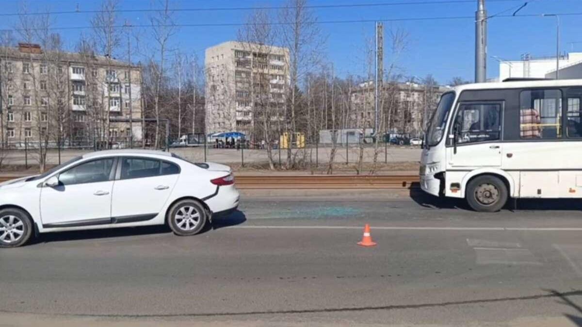 ДТП с участием автобуса в Нижнем Новгороде - РИА Новости, 1920, 31.03.2025