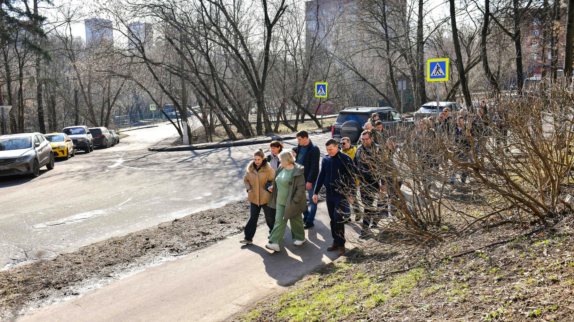 Глава городского округа Химки Елена Землякова проводит обход территорий в Старых Химках - РИА Новости, 1920, 31.03.2025