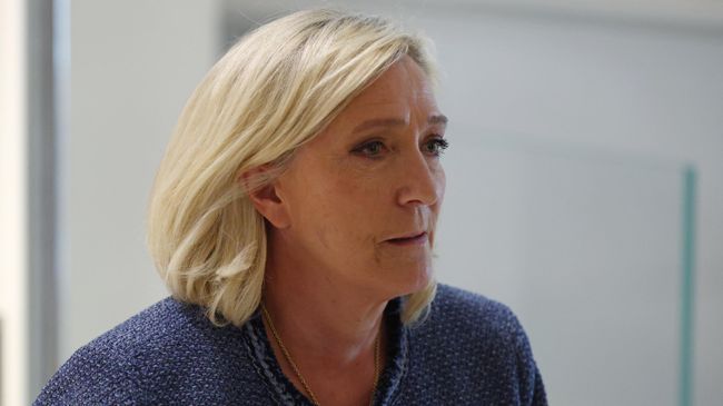Марин Ле Пен после заседания суда в Париже. 31 марта 2025