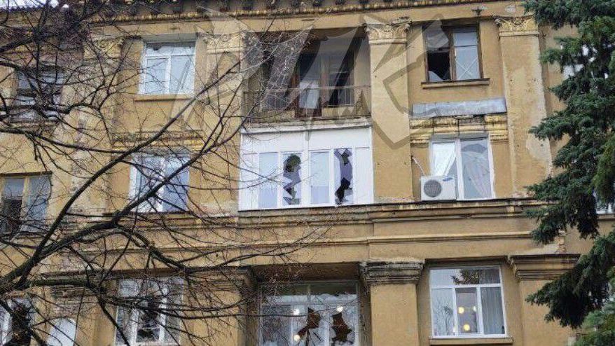 Последствия обстрела со стороны ВСУ центра Горловки. 1 апреля 2025 Последствия обстрела со стороны ВСУ центра Горловки. 1 апреля 2025 - РИА Новости, 1920, 01.04.2025