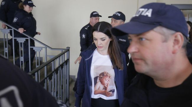 Глава Гагаузии Евгения Гуцул перед заседанием суда в Кишиневе