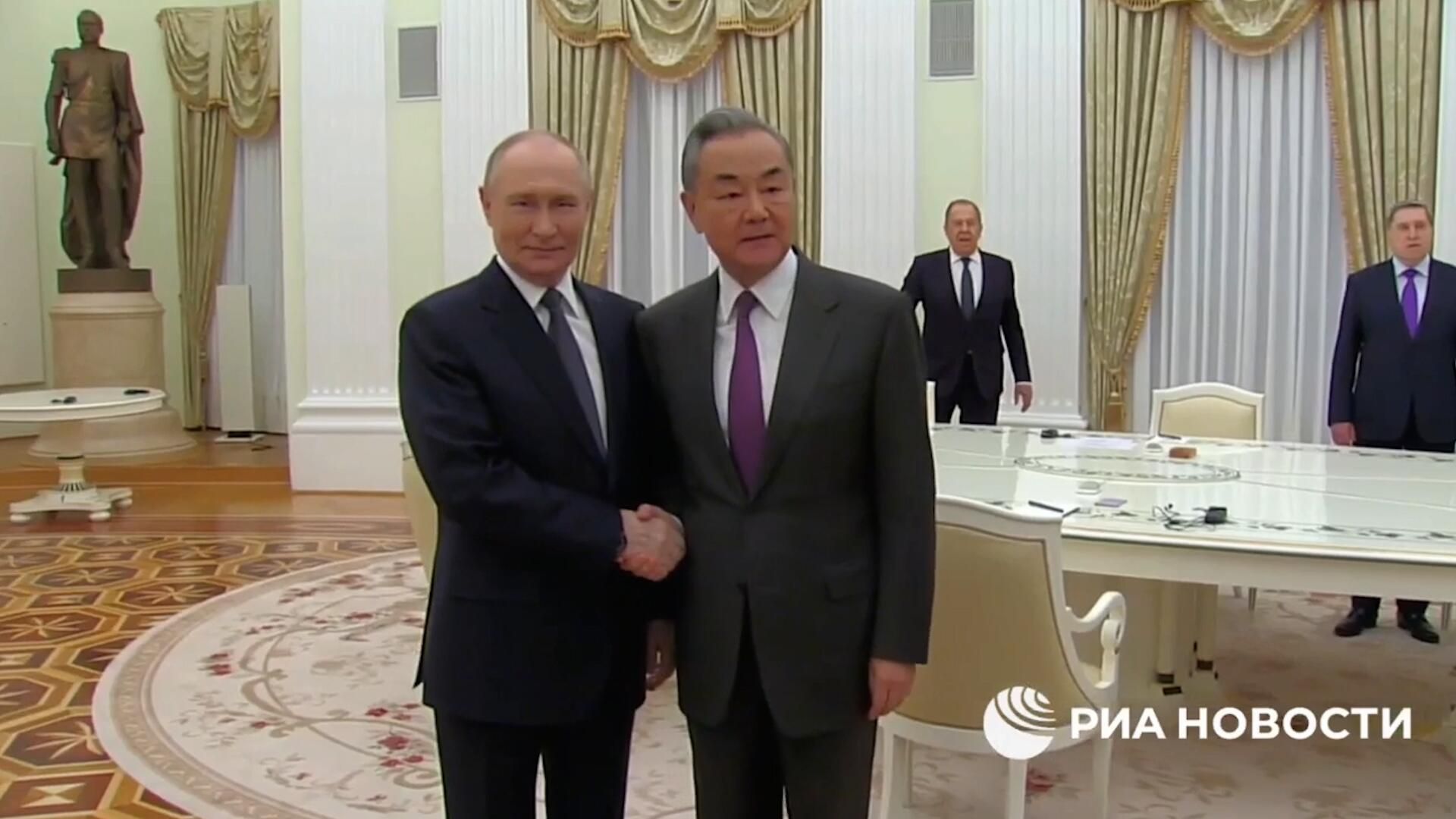 Путин с главой МИД Китая Ван И в Кремле Путин с главой МИД Китая Ван И в Кремле - РИА Новости, 1920, 01.04.2025