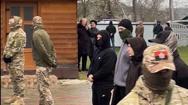 Силовой захват Успенского храма канонической Украинской православной церкви (УПЦ) сторонниками раскольнической Православной церкви Украины (ПЦУ) в селе Дубовцы Черновицкой области