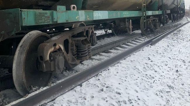Сход вагонов грузового состава в районе станции Зеледеево Красноярской железной дороги