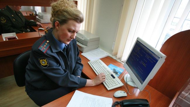 Сотрудница Федеральной миграционной службы