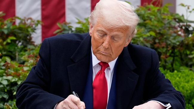 Президент США Трамп объявил о введении пошлин на продукцию других стран
