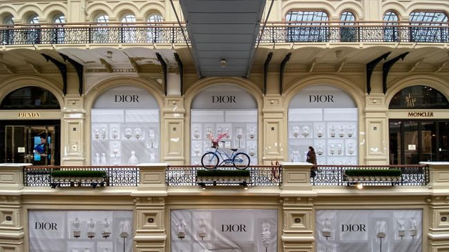 Закрытый магазин Dior в ГУМе