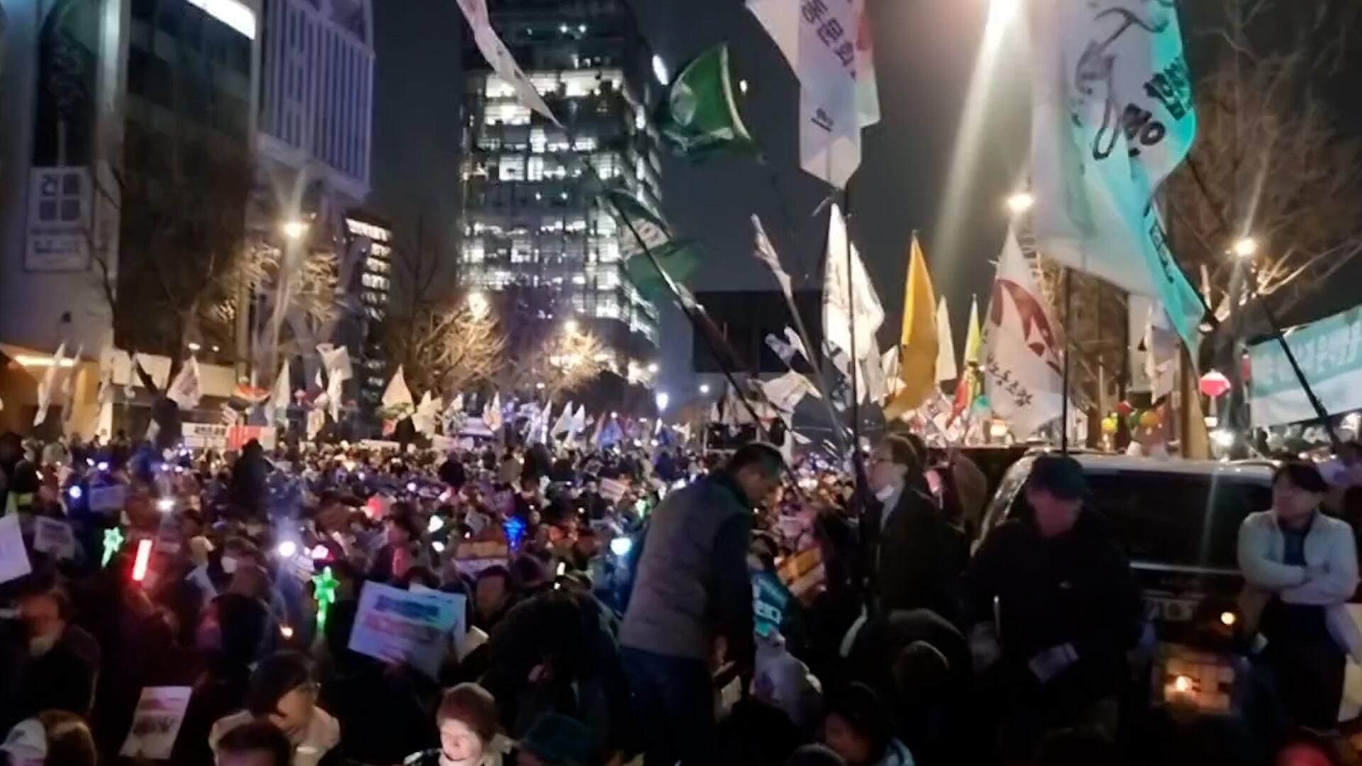 Митинги сторонников и противников импичмента президента Южной Кореи в Сеуле Митинги сторонников и противников импичмента президента Южной Кореи в Сеуле - РИА Новости, 1920, 03.04.2025