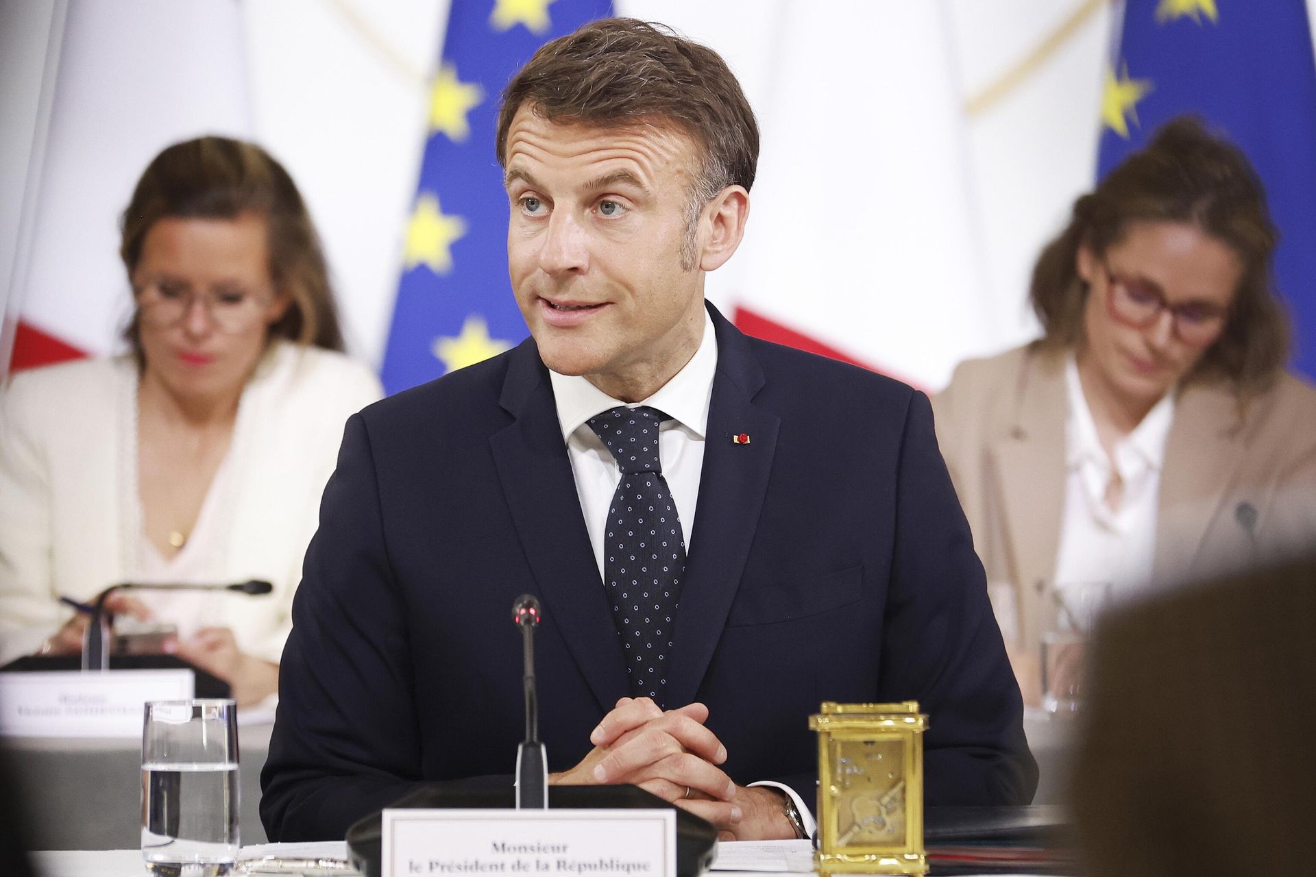 Президент Франции Эммануэль Макрон проводит встречу с представителями секторов, затронутых новыми тарифами США, в Елисейском дворце в Париже Президент Франции Эммануэль Макрон проводит встречу с представителями секторов, затронутых новыми тарифами США, в Елисейском дворце в Париже - РИА Новости, 1920, 21.05.2025
