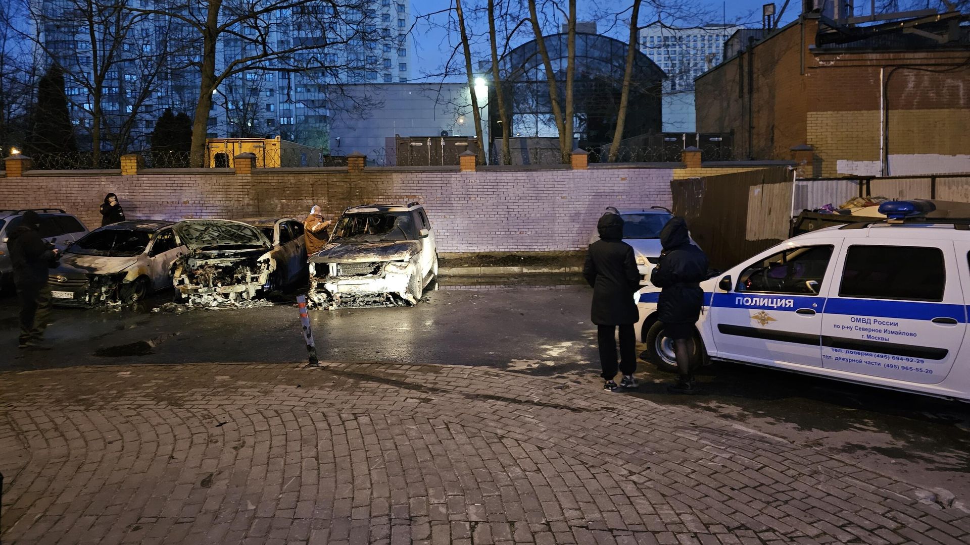 Последствия возгорания автомобилей на ул. 13-я Парковая в Москве Последствия возгорания автомобилей на ул. 13-я Парковая в Москве - РИА Новости, 1920, 04.04.2025