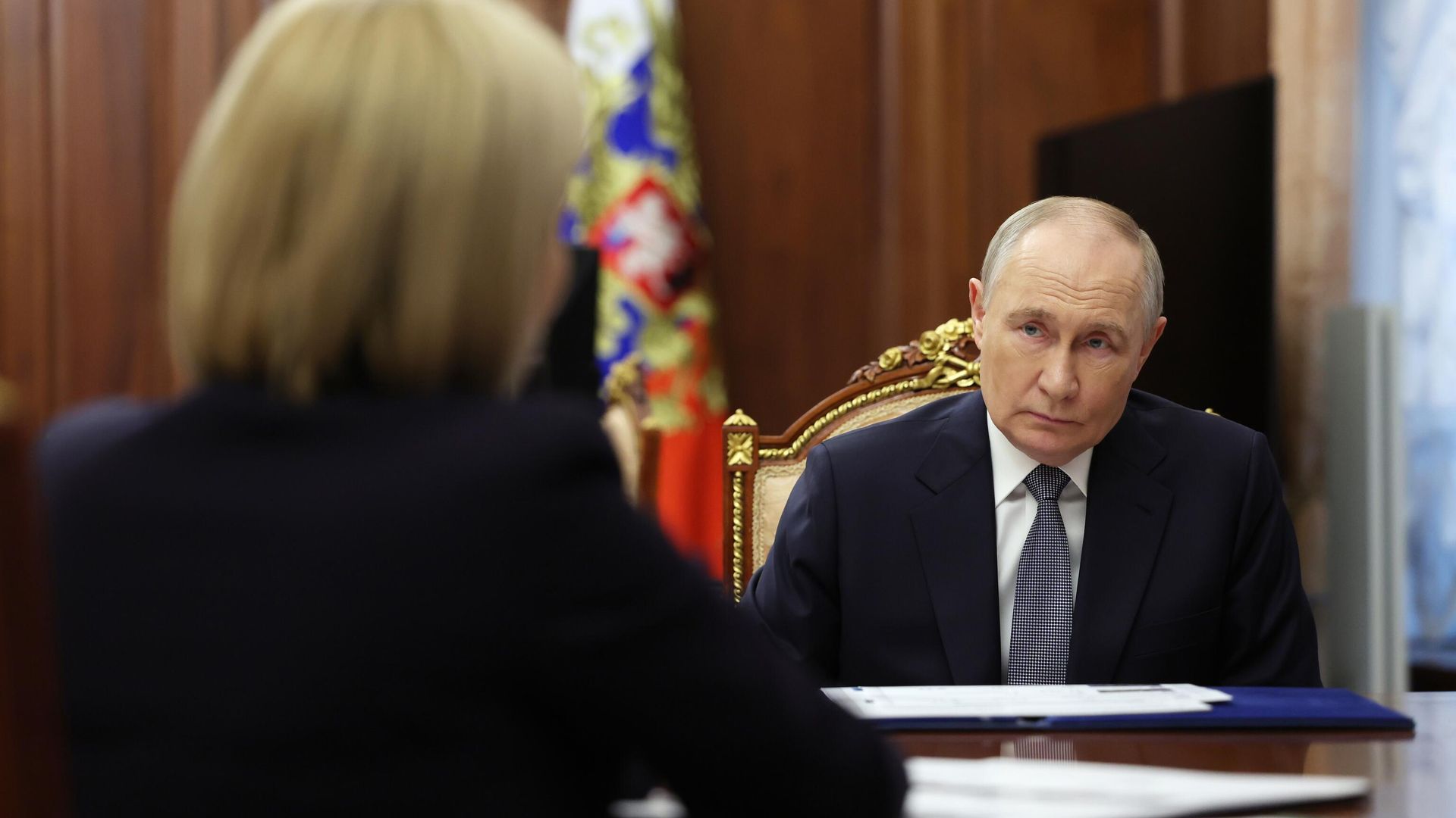Президент РФ Владимир Путин и министр культуры Ольга Любимова во время встречи - РИА Новости, 1920, 04.04.2025