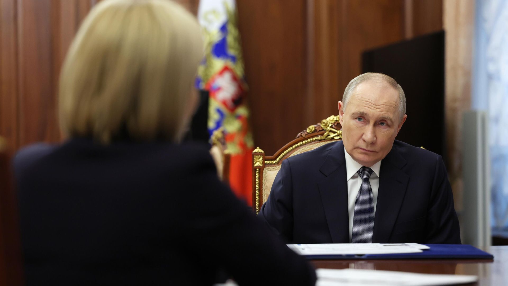 Президент РФ Владимир Путин и министр культуры Ольга Любимова во время встречи Президент РФ Владимир Путин и министр культуры Ольга Любимова во время встречи - РИА Новости, 1920, 04.04.2025
