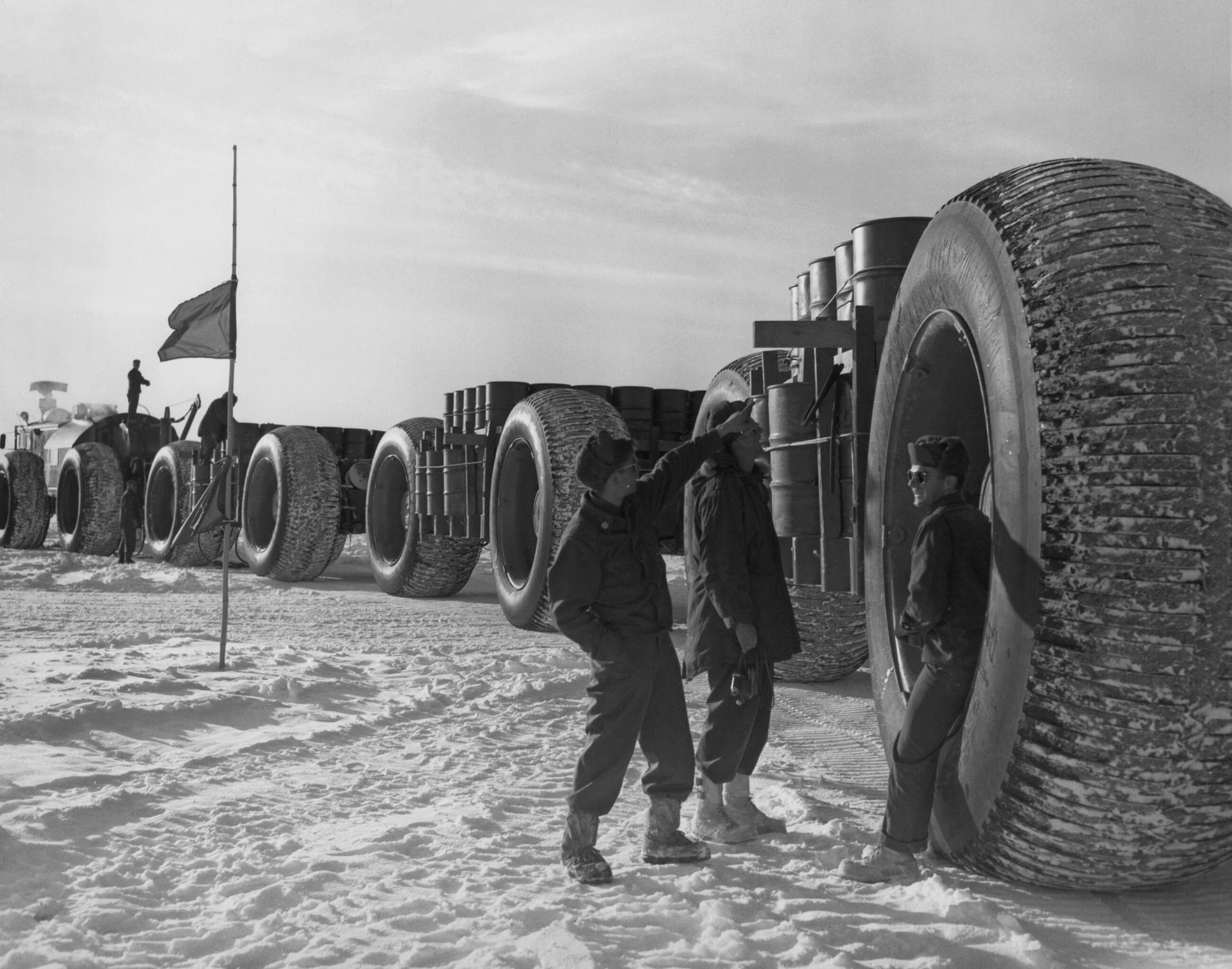 Строительство Лагеря века (Camp Century), арктической военной научно-исследовательской базы Соединенных Штатов в Гренландии, 1959 год Строительство Лагеря века (Camp Century), арктической военной научно-исследовательской базы Соединенных Штатов в Гренландии, 1959 год - РИА Новости, 1920, 04.04.2025