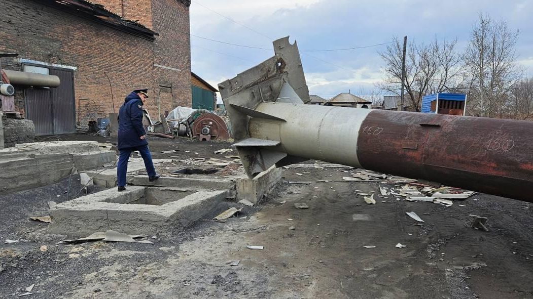 Место падения трубы в котельной в красноярском селе Ермаковское. 5 апреля 2025 Место падения трубы в котельной в красноярском селе Ермаковское. 5 апреля 2025 - РИА Новости, 1920, 05.04.2025