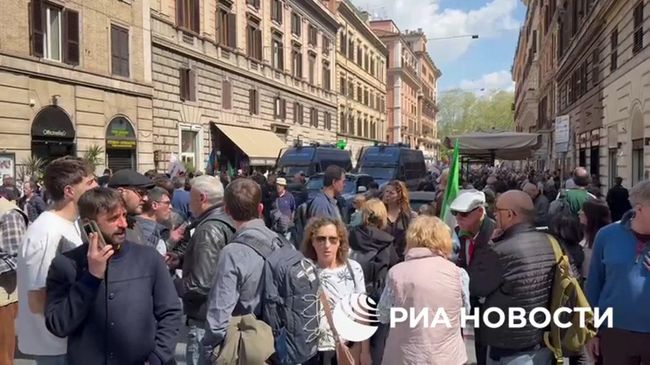 Масштабные шествие и митинг оппозиции в Риме