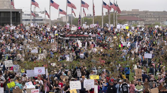 Акция протеста против политики Трампа в Вашингтоне, США