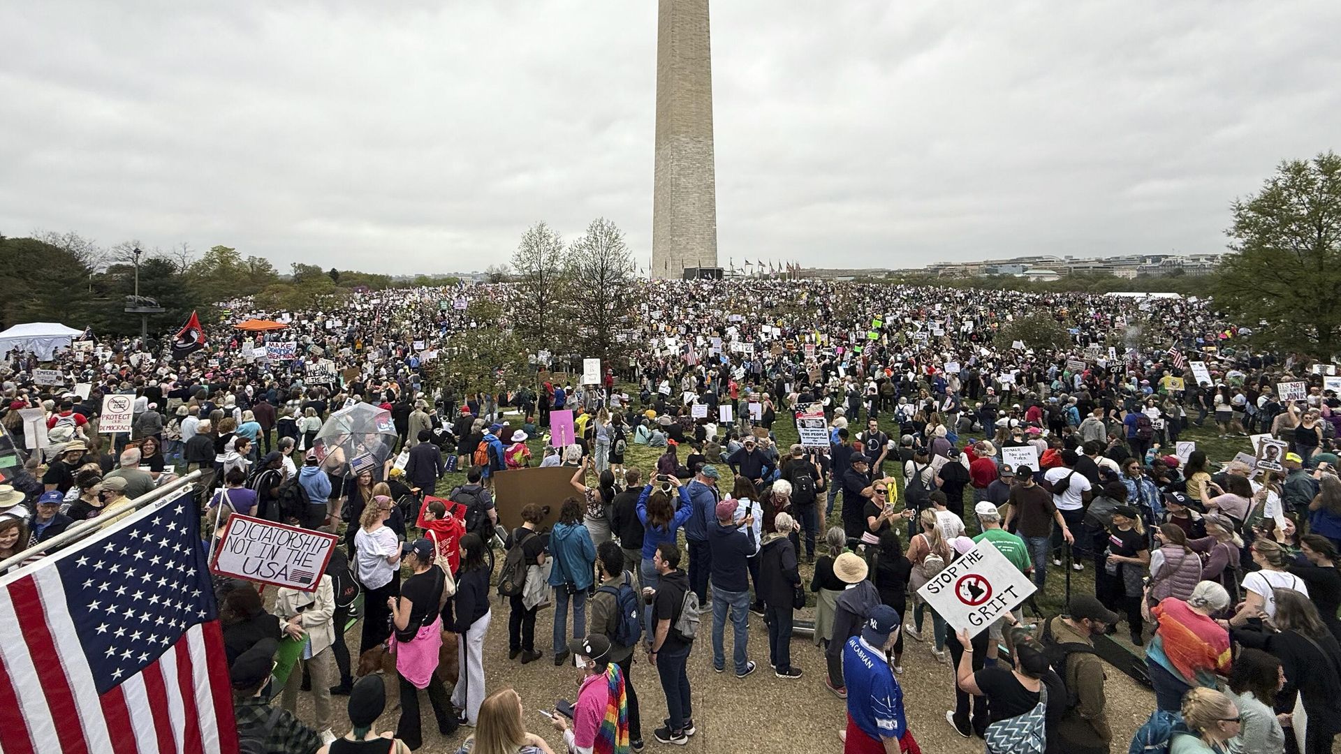 Акция протеста против политики Трампа в Вашингтоне, США. 5 апреля 2025 Акция протеста против политики Трампа в Вашингтоне, США. 5 апреля 2025 - РИА Новости, 1920, 05.04.2025