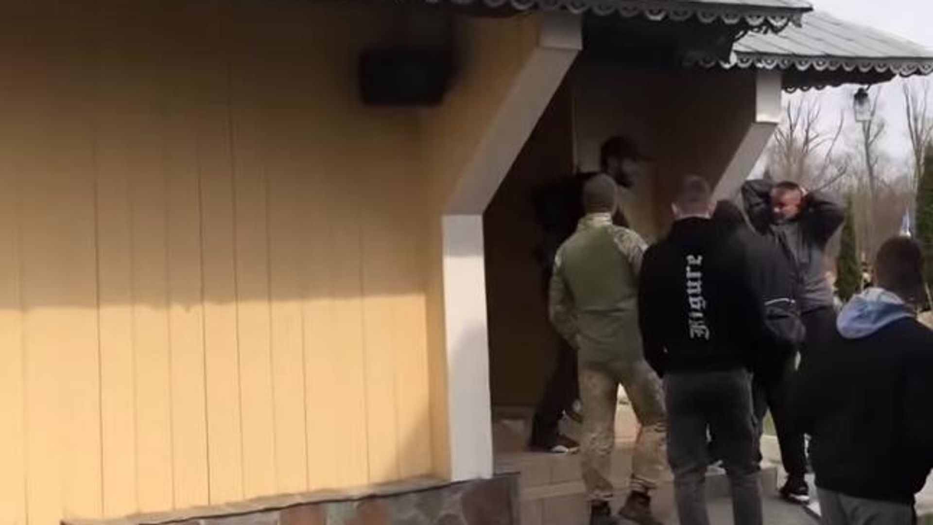 Сторонники раскольнической Православной церкви Украины силой захватили храм канонической Украинской православной церкви в селе Панка в Черновицкой области Украины Сторонники раскольнической Православной церкви Украины силой захватили храм канонической Украинской православной церкви в селе Панка в Черновицкой области Украины - РИА Новости, 1920, 05.04.2025