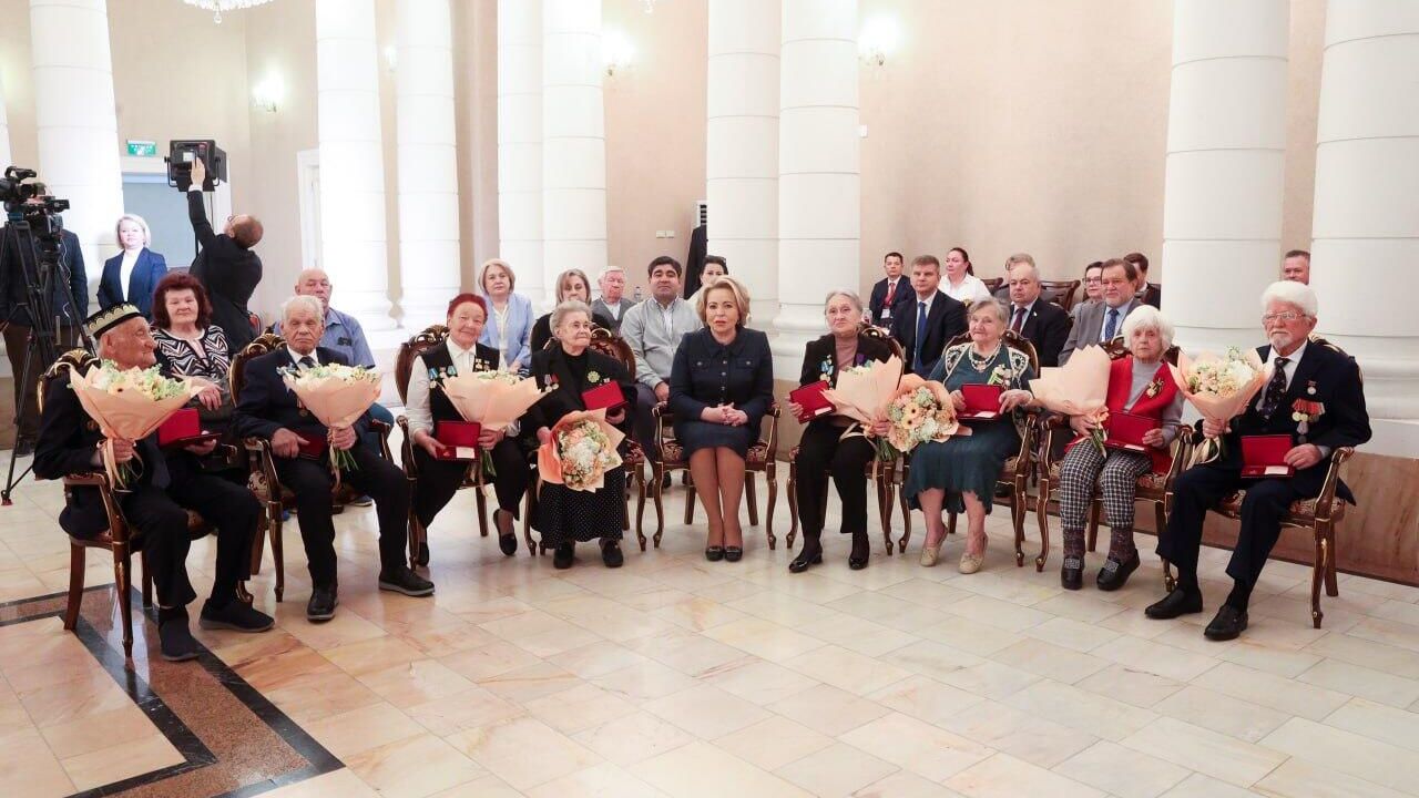 Председатель Совета Федерации Валентина Матвиенко вручила в Ташкенте юбилейные медали 80 лет Победы в Великой Отечественной войне 1941-1945 гг. ветеранам войны из Узбекистана - РИА Новости, 1920, 06.04.2025