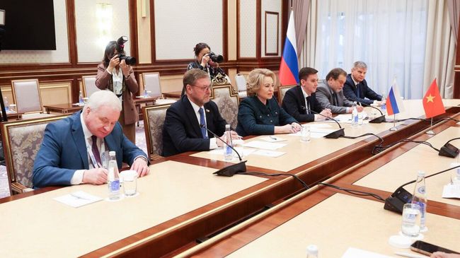 Спикер Совфеда Валентина Матвиенко во время встречи с председателем Национального собрания Вьетнама Чан Тхань Маном. 6 апреля 2025