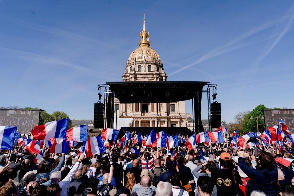 Митинг в поддержку лидера парламентской фракции партии Национальное объединение Марин Ле Пен в Париже - РИА Новости, 1920, 06.04.2025