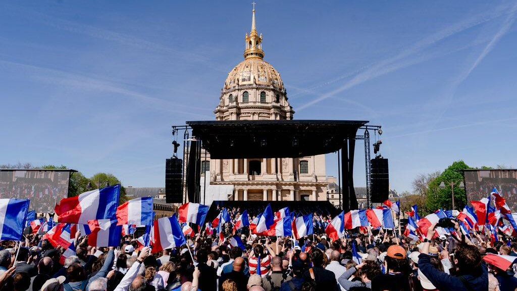 Митинг в поддержку лидера парламентской фракции партии Национальное объединение Марин Ле Пен в Париже - РИА Новости, 1920, 04.05.2026