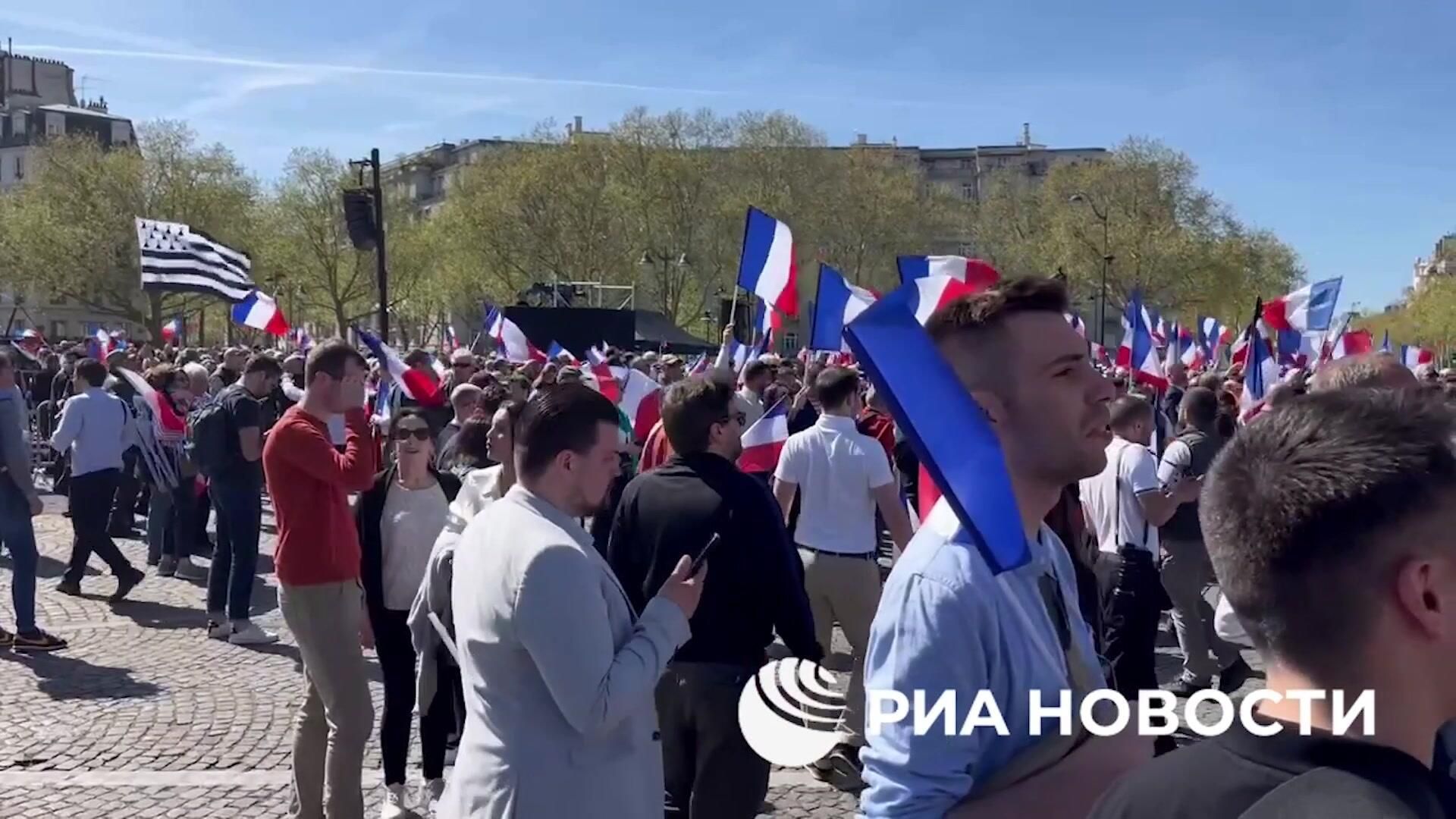 Митинг в поддержку Марин Ле Пен в Париже Митинг в поддержку Марин Ле Пен в Париже - РИА Новости, 1920, 06.04.2025