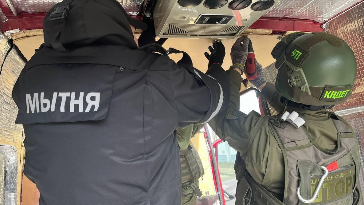 Белорусские таможенники пресекли незаконный ввоз из Польши крупнейшей в истории Белоруссии партии взрывчатки Белорусские таможенники пресекли незаконный ввоз из Польши крупнейшей в истории Белоруссии партии взрывчатки - РИА Новости, 1920, 06.04.2025