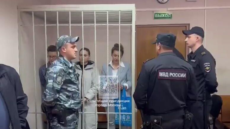 Обвиняемые по делу об организации покушения на Светлану Хананашвили во время оглашения приговора в Гагаринском суде Москвы Обвиняемые по делу об организации покушения на Светлану Хананашвили во время оглашения приговора в Гагаринском суде Москвы - РИА Новости, 1920, 07.04.2025