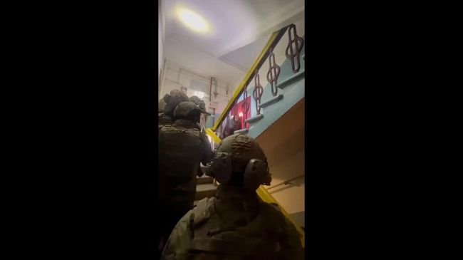 Задержание участников банды в квартире, которые похищали женщин