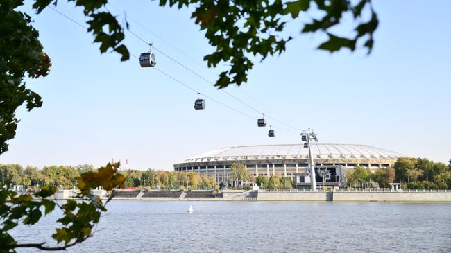 Стадион Лужники и канатная дорога в Москве