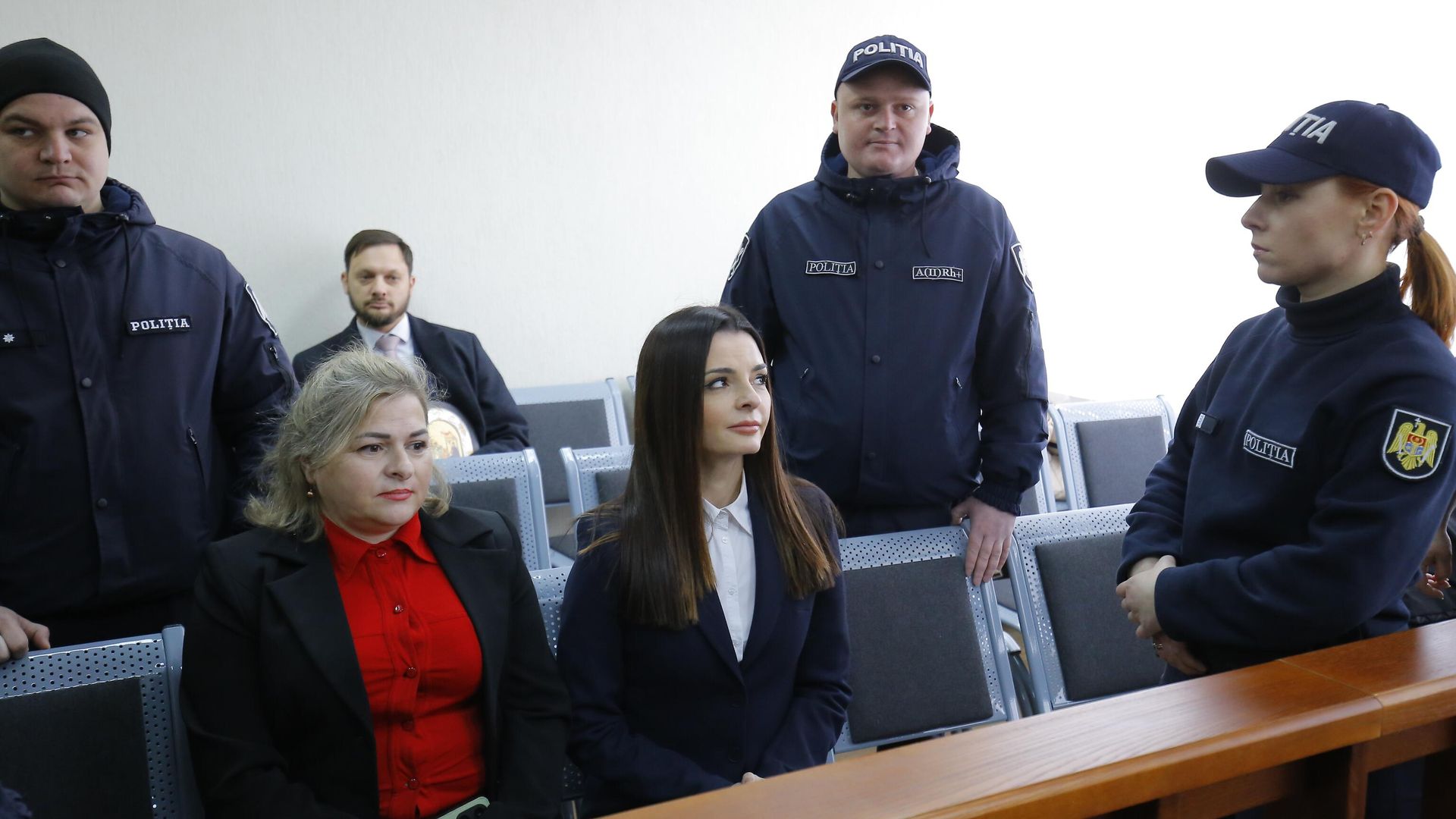 Глава Гагаузии Евгения Гуцул перед заседанием суда в Кишиневе Глава Гагаузии Евгения Гуцул перед заседанием суда в Кишиневе - РИА Новости, 1920, 09.04.2025