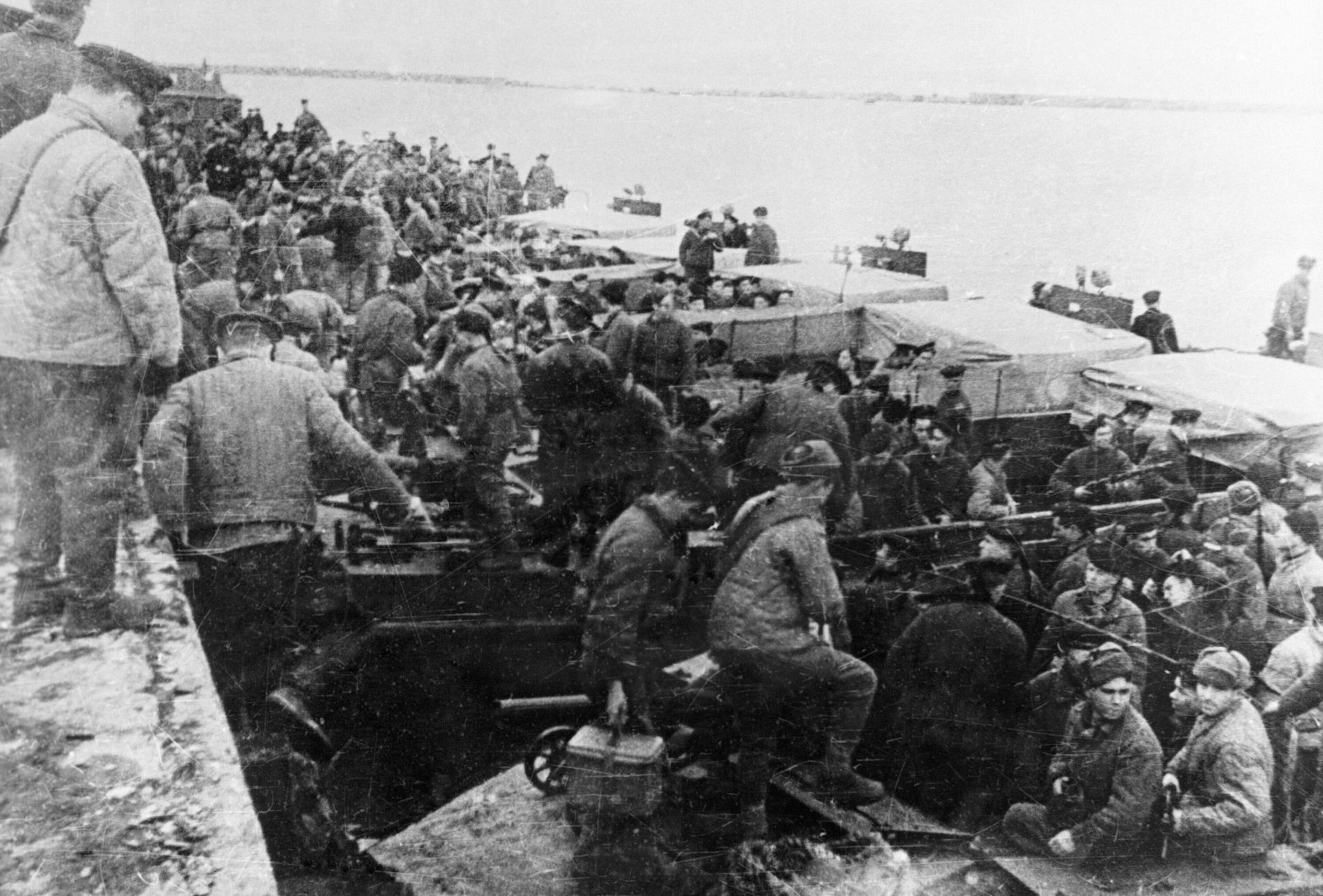 Операция войск Северо-Кавказского фронта, Черноморского флота и Азовской военной флотилии при поддержке 4-й воздушной армии Операция войск Северо-Кавказского фронта, Черноморского флота и Азовской военной флотилии при поддержке 4-й воздушной армии
