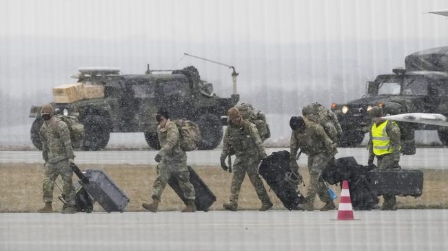 Американские военные в аэропорту Жешув-Ясенка