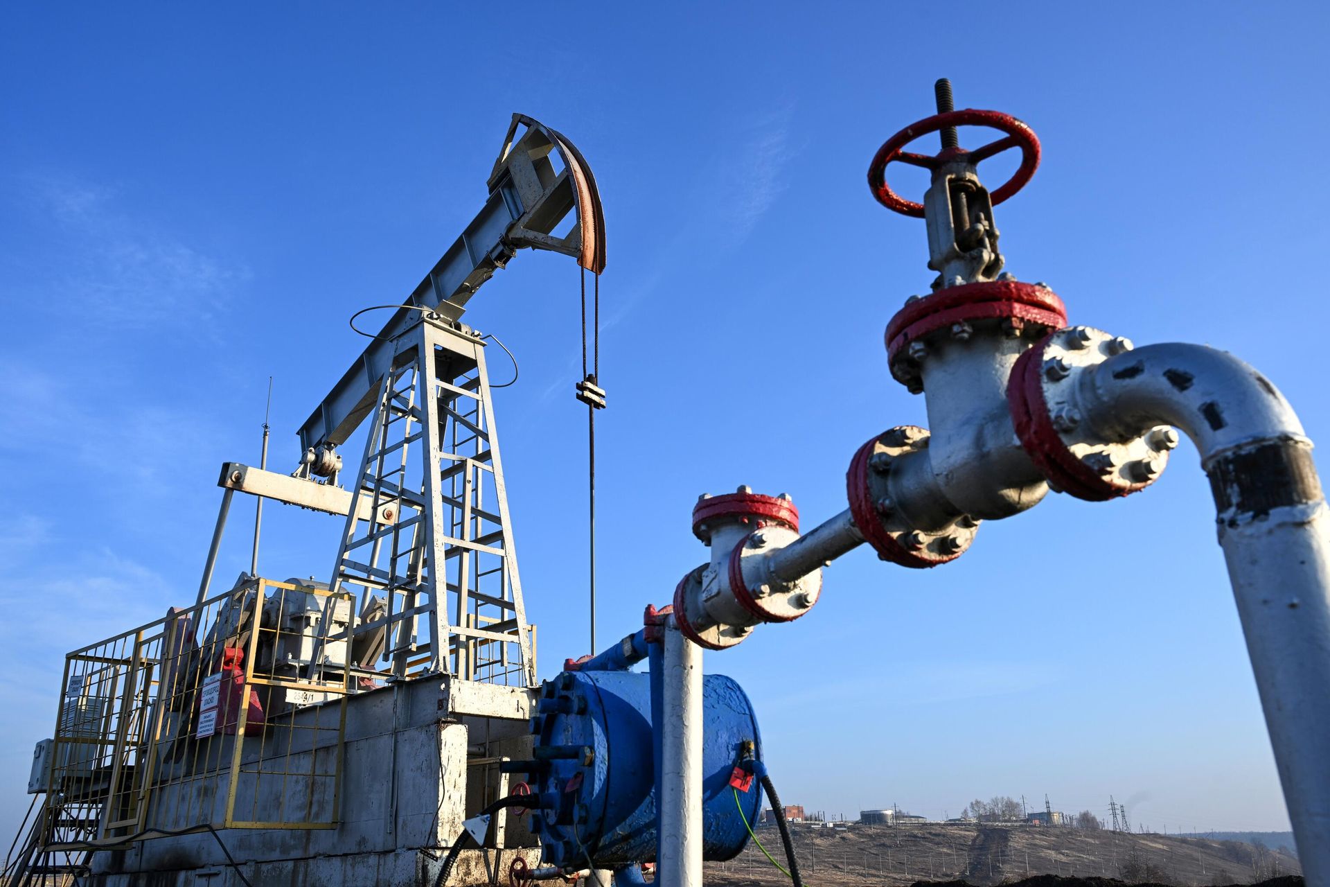Добыча нефти в Татарстане - РИА Новости, 1920, 06.08.2025