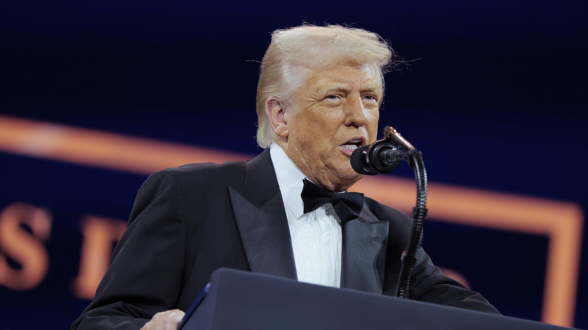 Президент США Дональд Трамп выступает на ужине Национальной республиканской конференции конгресса. 8 апреля 2025 года Президент США Дональд Трамп выступает на ужине Национальной республиканской конференции конгресса. 8 апреля 2025 года - РИА Новости, 1920, 09.04.2025