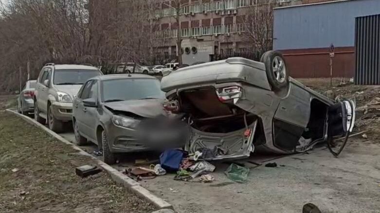 Последствия ДТП в центре Новосибирска. 9 апреля 2025 Последствия ДТП в центре Новосибирска. 9 апреля 2025 - РИА Новости, 1920, 09.04.2025