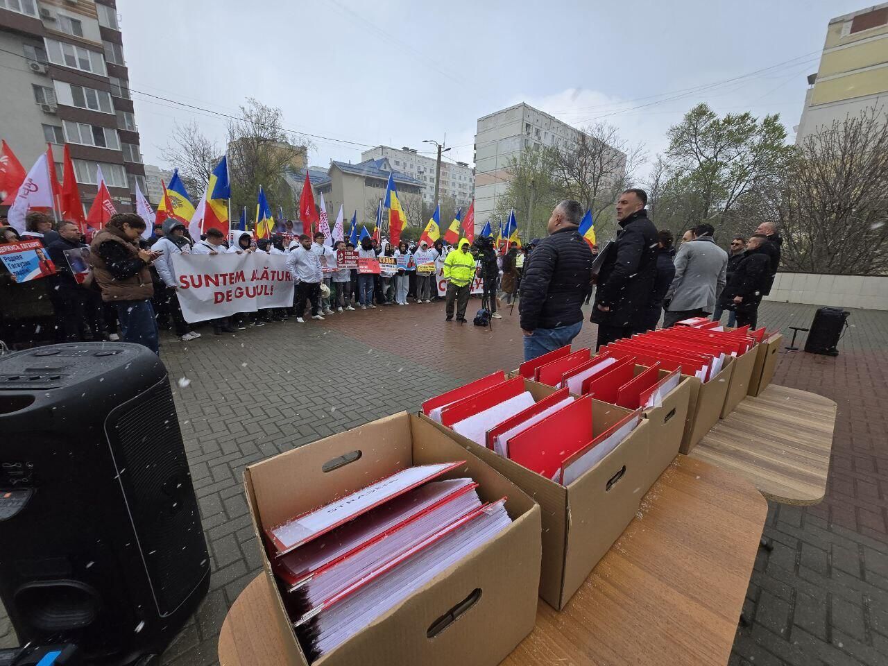 Пикет у здания районного суда Кишинева Пикет у здания районного суда Кишинева - РИА Новости, 1920, 09.04.2025