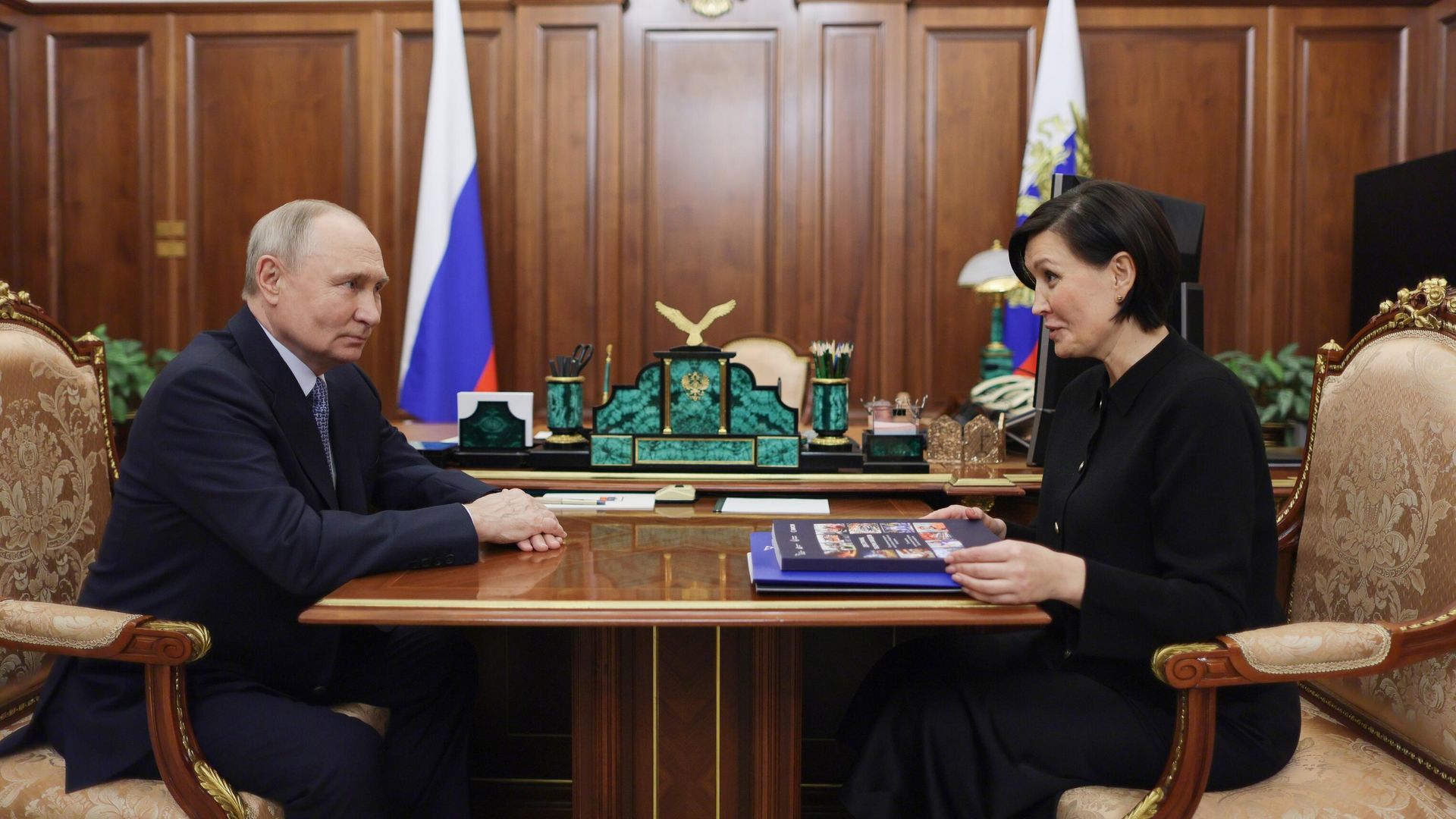 Президент РФ Владимир Путин и генеральный директор Агентства стратегических инициатив Светлана Чупшева во время встречи. 9 апреля 2025 Президент РФ Владимир Путин и генеральный директор Агентства стратегических инициатив Светлана Чупшева во время встречи. 9 апреля 2025 - РИА Новости, 1920, 09.04.2025
