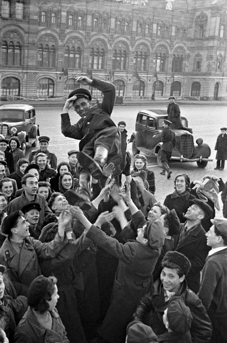 Празднование Дня Победы 9 мая 1945 года на Красной площади в Москве