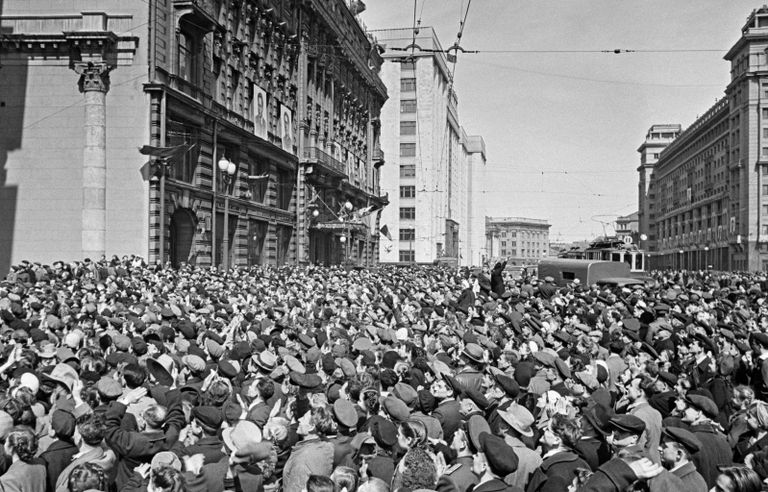 9 мая 1945 года. У здания американского посольства на Моховой в Москве