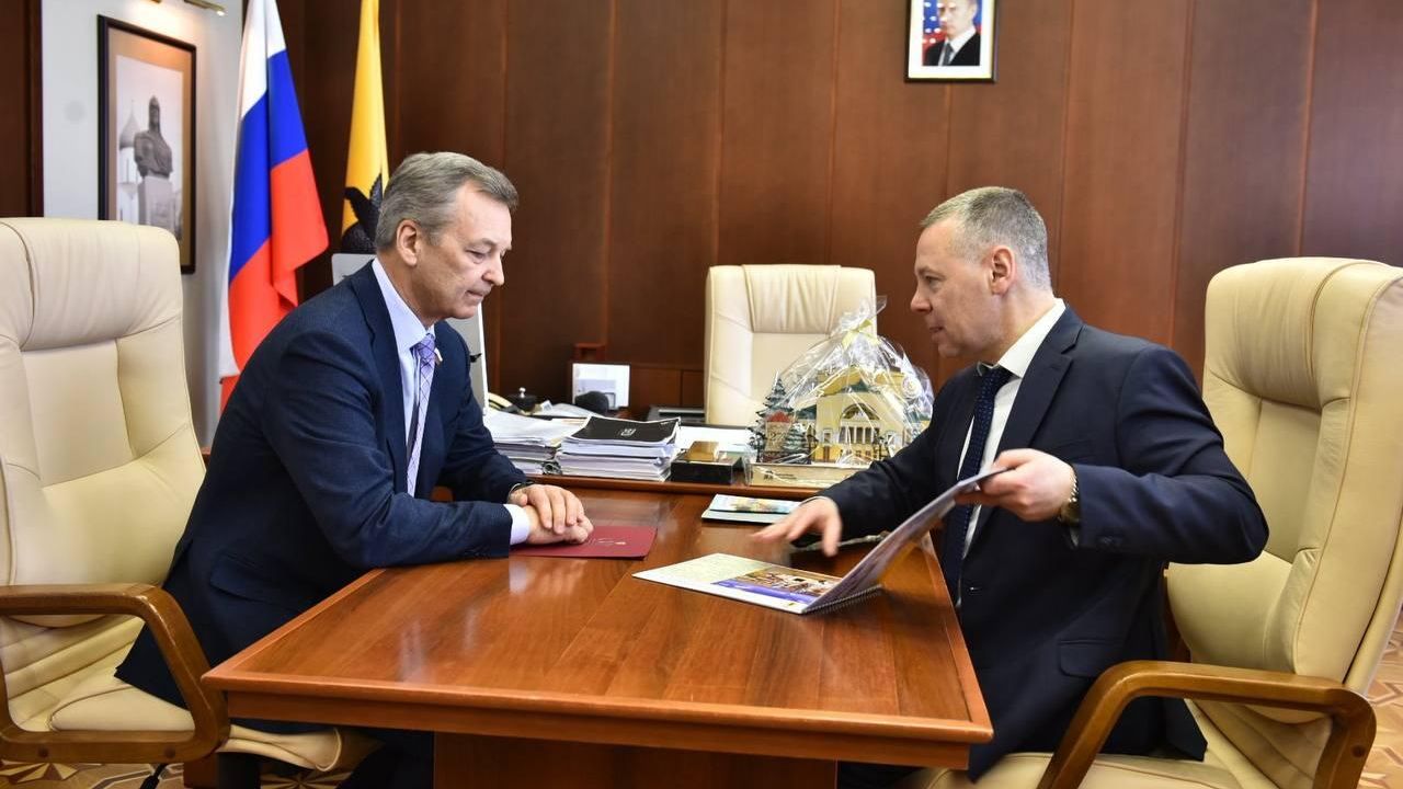 Губернатор Ярославской области Михаил Евраев и первый заместитель председателя Совета Федерации России Андрей Яцкин  - РИА Новости, 1920, 09.04.2025