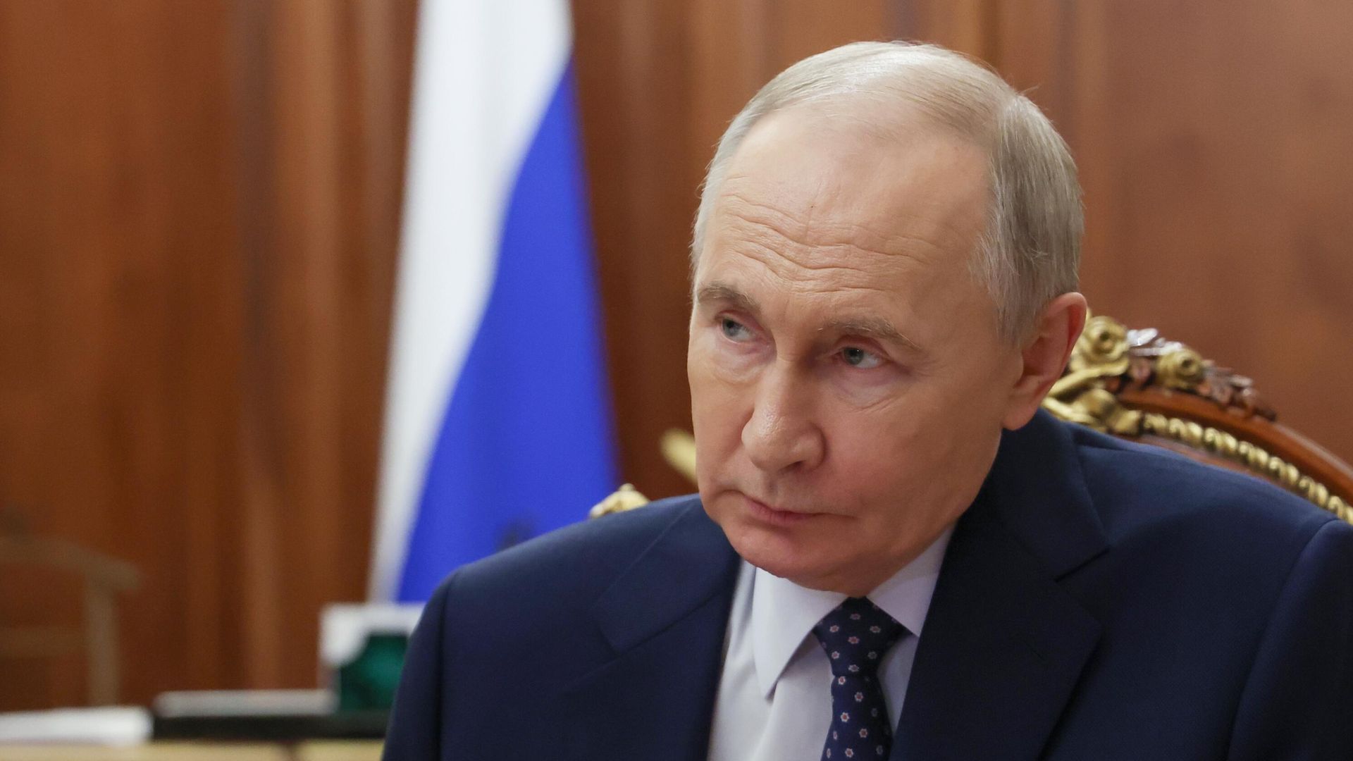 Президент Владимир Путин встретился с директором Дом.РФ Виталием Мутко Президент Владимир Путин встретился с директором Дом.РФ Виталием Мутко - РИА Новости, 1920, 10.04.2025