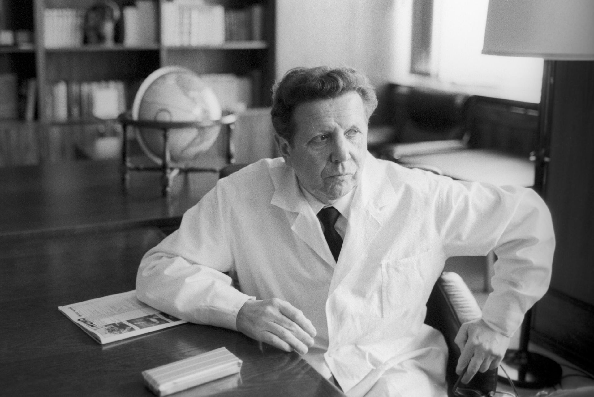 Генеральный директор центра, советский кардиолог, академик Академии медицинских наук и Академии наук СССР, председатель Советского комитета Врачи за предотвращение ядерной войны Евгений Чазов Генеральный директор центра, советский кардиолог, академик Академии медицинских наук и Академии наук СССР, председатель Советского комитета Врачи за предотвращение ядерной войны Евгений Чазов - РИА Новости, 1920, 10.04.2025
