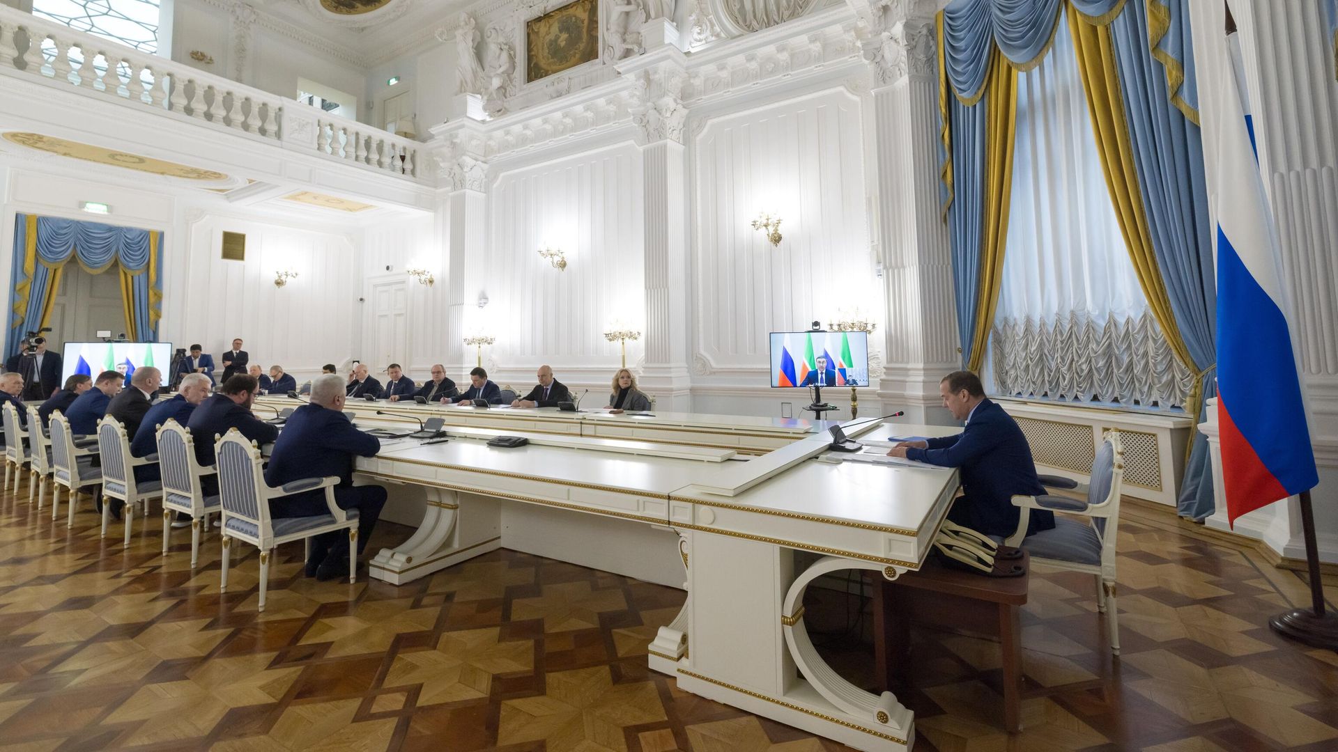 Заместитель председателя Совета безопасности РФ, председатель партии Единая Россия Дмитрий Медведев проводит совещание по вопросам совершенствования государственной миграционной политики. 10 апреля 2025 Заместитель председателя Совета безопасности РФ, председатель партии Единая Россия Дмитрий Медведев проводит совещание по вопросам совершенствования государственной миграционной политики. 10 апреля 2025 - РИА Новости, 1920, 10.04.2025