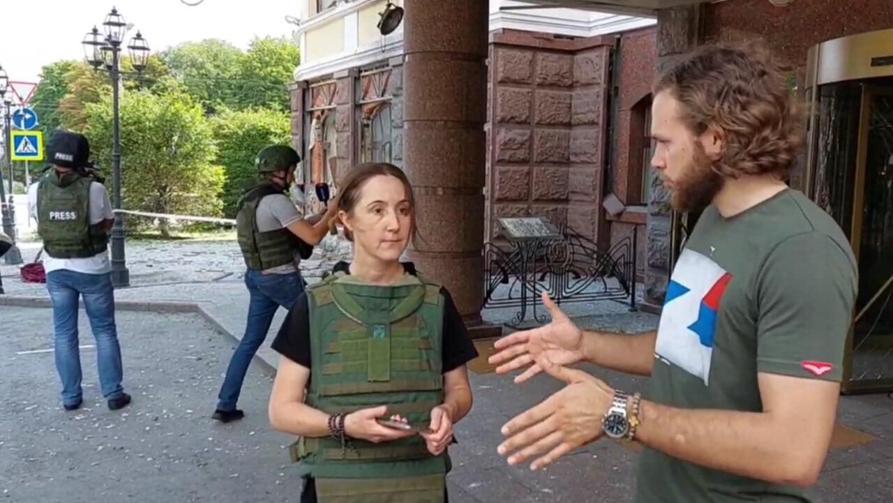 Ева на месте обстрела в центре Донецка Ева на месте обстрела в центре Донецка - РИА Новости, 1920, 11.04.2025
