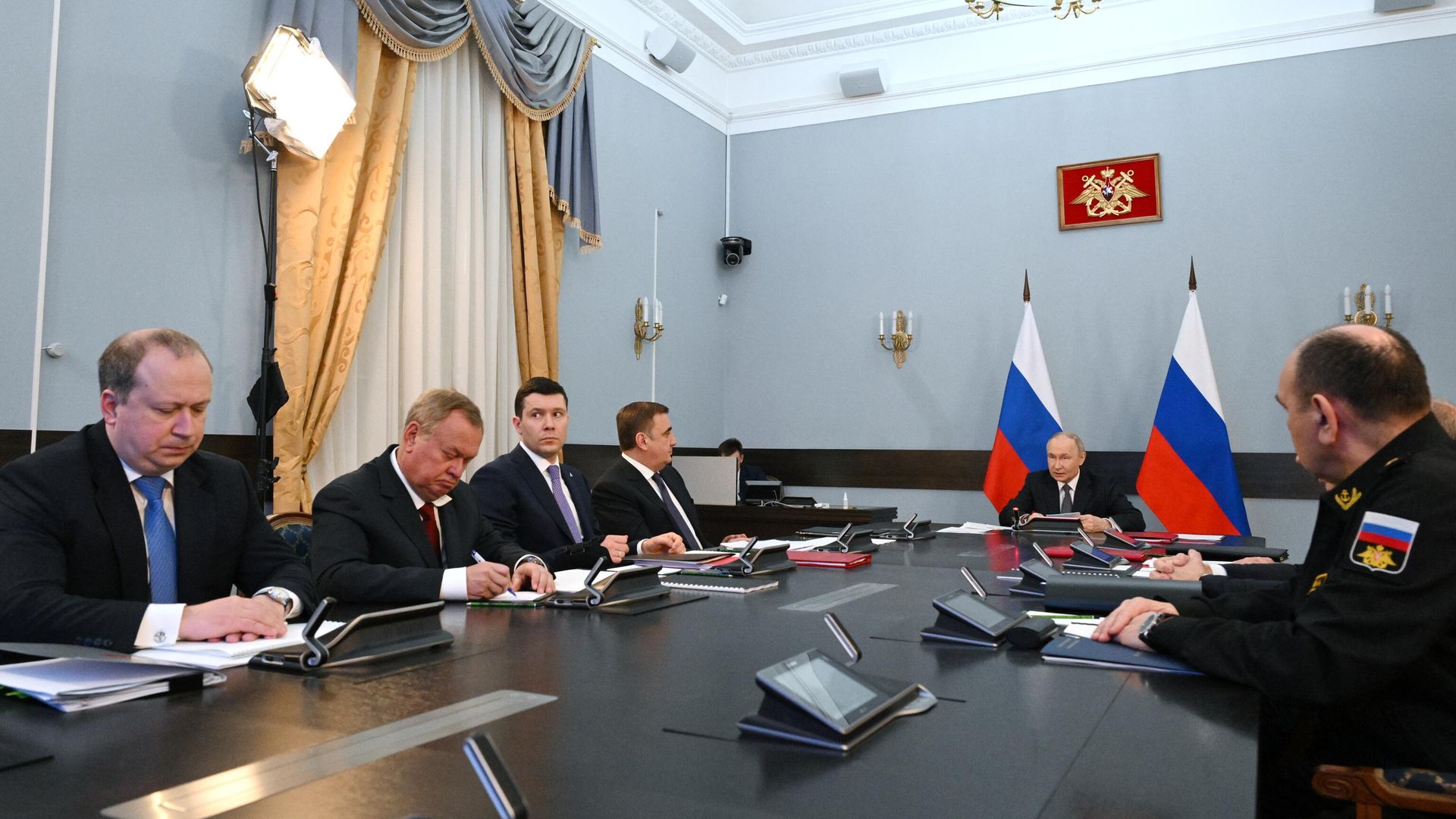 Президент России Владимир Путин проводит совещание по вопросам развития Военно-морского флота - РИА Новости, 1920, 11.04.2025