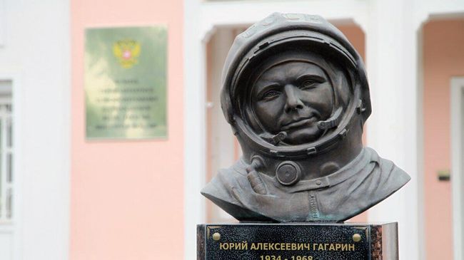 Бюст Юрия Гагарина в Ашхабаде